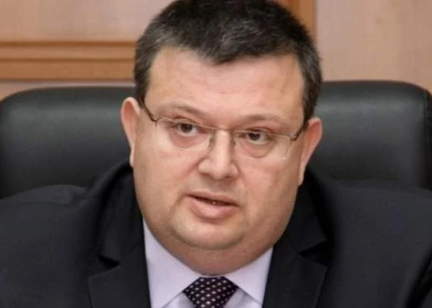 Председателят на КПКОНПИ Сотир Цацаров излезе с официална позиция относно отнетия