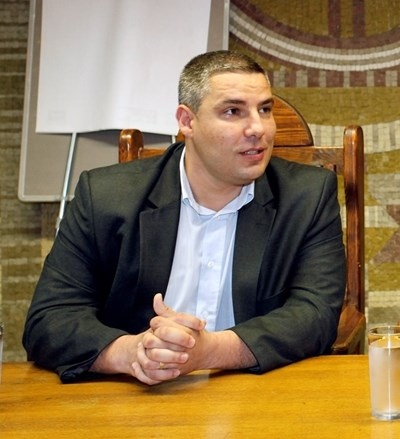 Има разминаване между реалните причини и причините посочени като основание