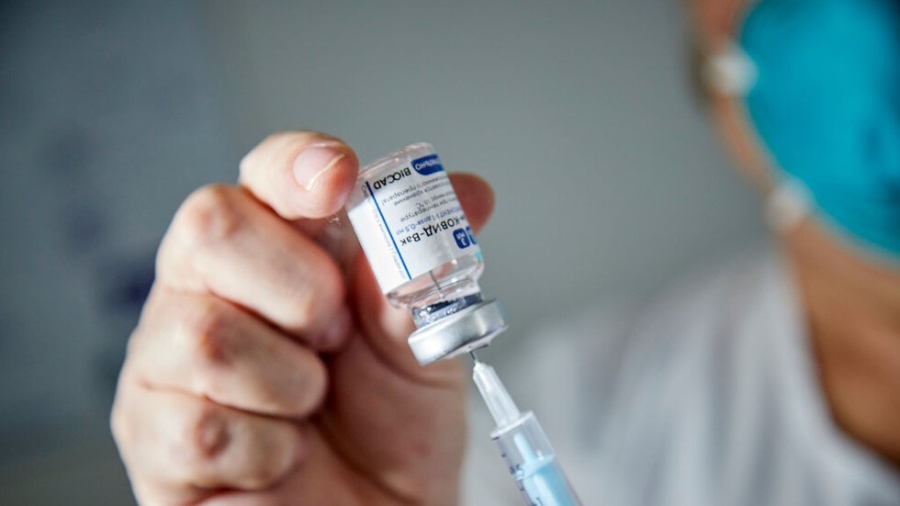 В Англия ще се поставят бустерни дози от ваксините на всички тийнейджъри на 16-17 години