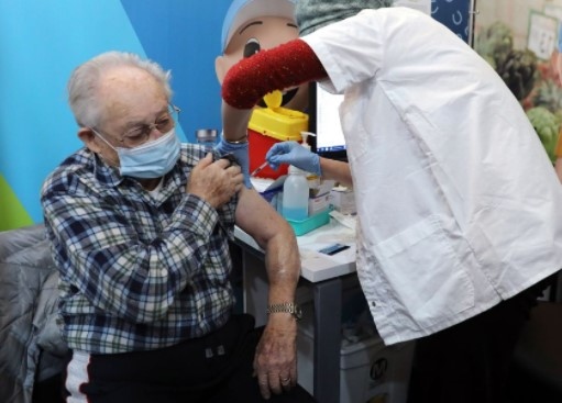 Неваксинирани граждани на Гърция на възраст над 60 години които