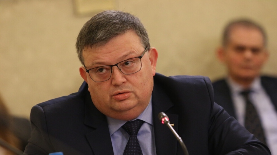 Цацаров сезира Прокуратурата за изказване на Петков