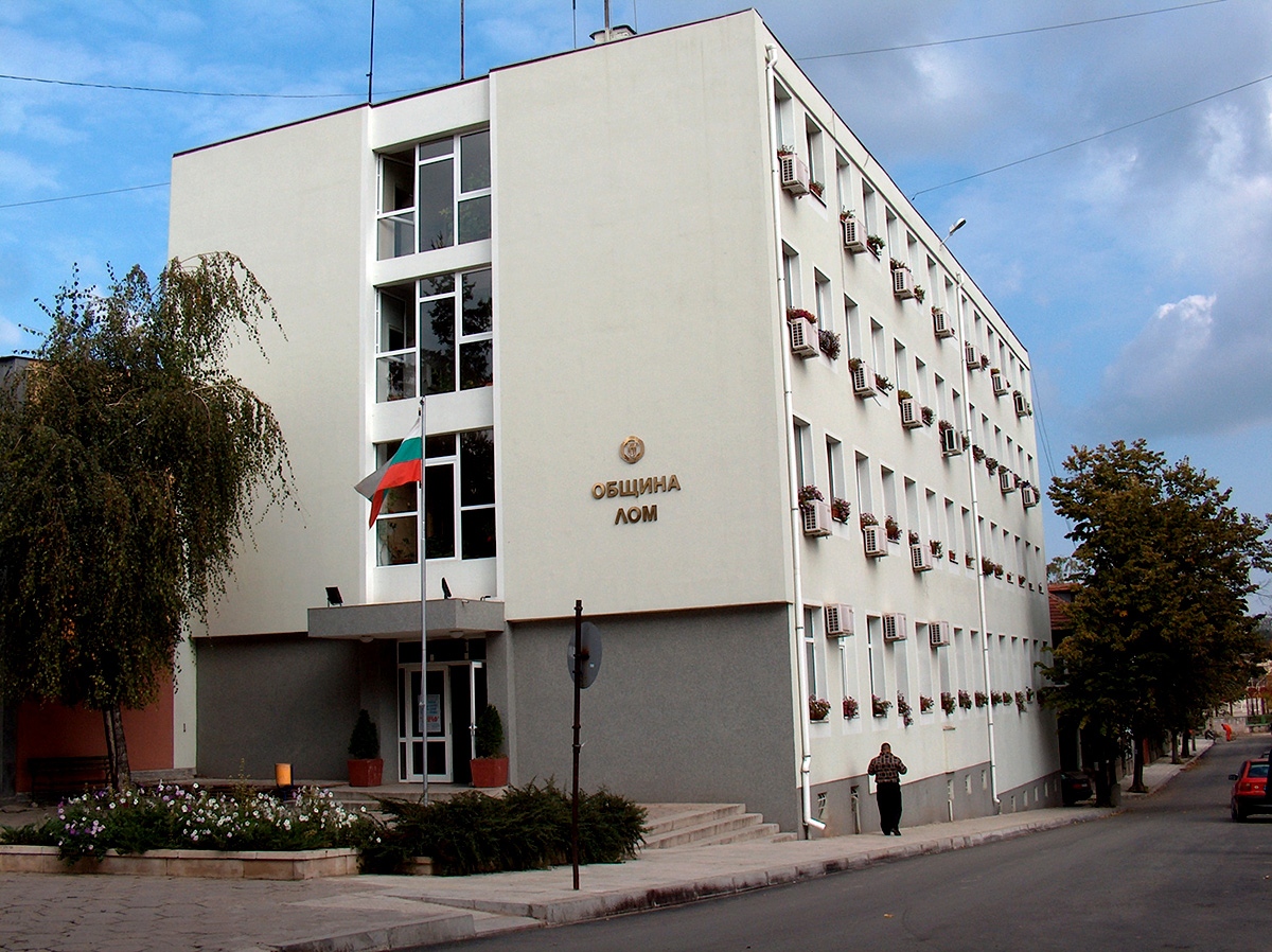 Служители на Антикорупционната комисия КПКОНПИ проверяват Община Лом по сигнал