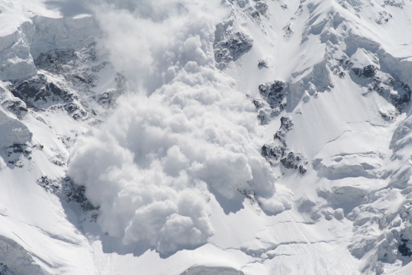 В алпийския пояс има нови снегонавявания след вчерашния бурен вятър