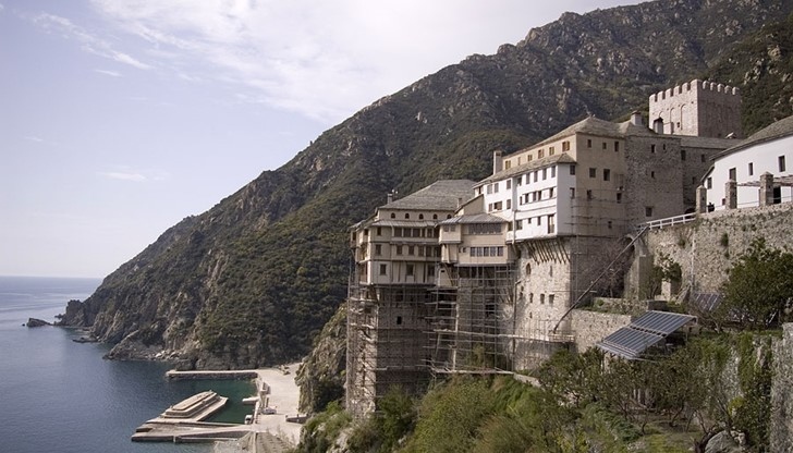 Гръцките власти отчетоха спад на новозаразените с коронавирус под