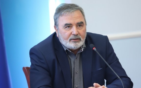 Здравните власти обмислят затягане на противоепидемичните мерки в някои области