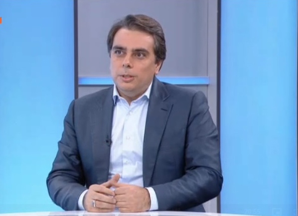 Финансовият министър Асен Василев не очаква инфлацията да мине 10
