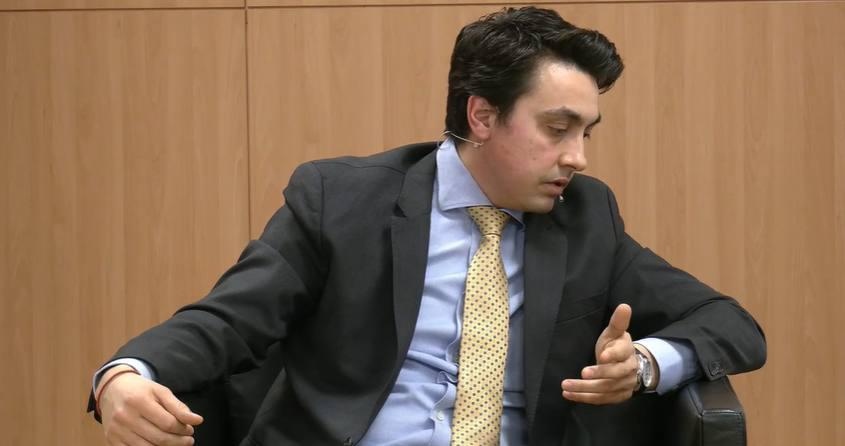 Присламчилият се напоследък към Корнелия Нинова Момчил Неков известен като