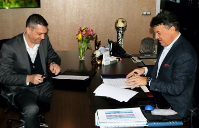 Знаменитият унгарски рефер от близкото минало Виктор Касай официално бе