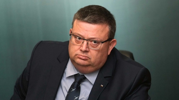 Сотир Цацаров обяви че 10 дни преди да подаде оставка