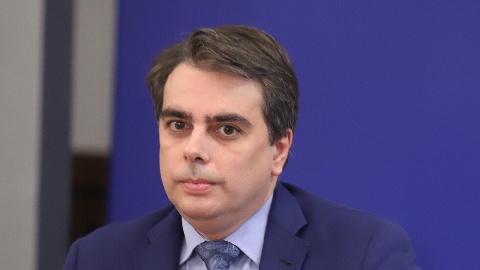 Дълга и конструктивна среща Така финансовият министър Асен Василев определи