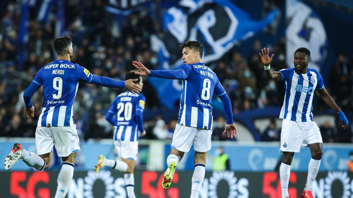 Теорията че Арсенал все още е клуб който може да