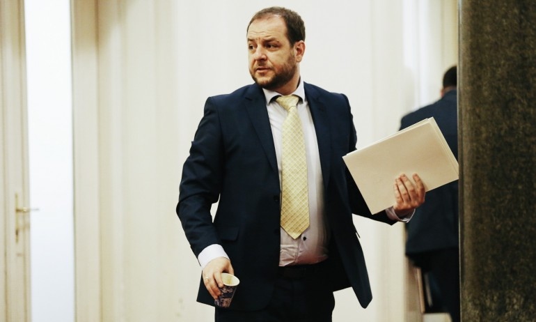 Социалните помощи за дърва и въглища може да бъдат спрени