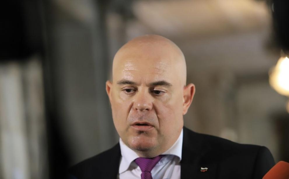 КПКОНПИ започва проверка на налични сигнали за извършени нарушения от