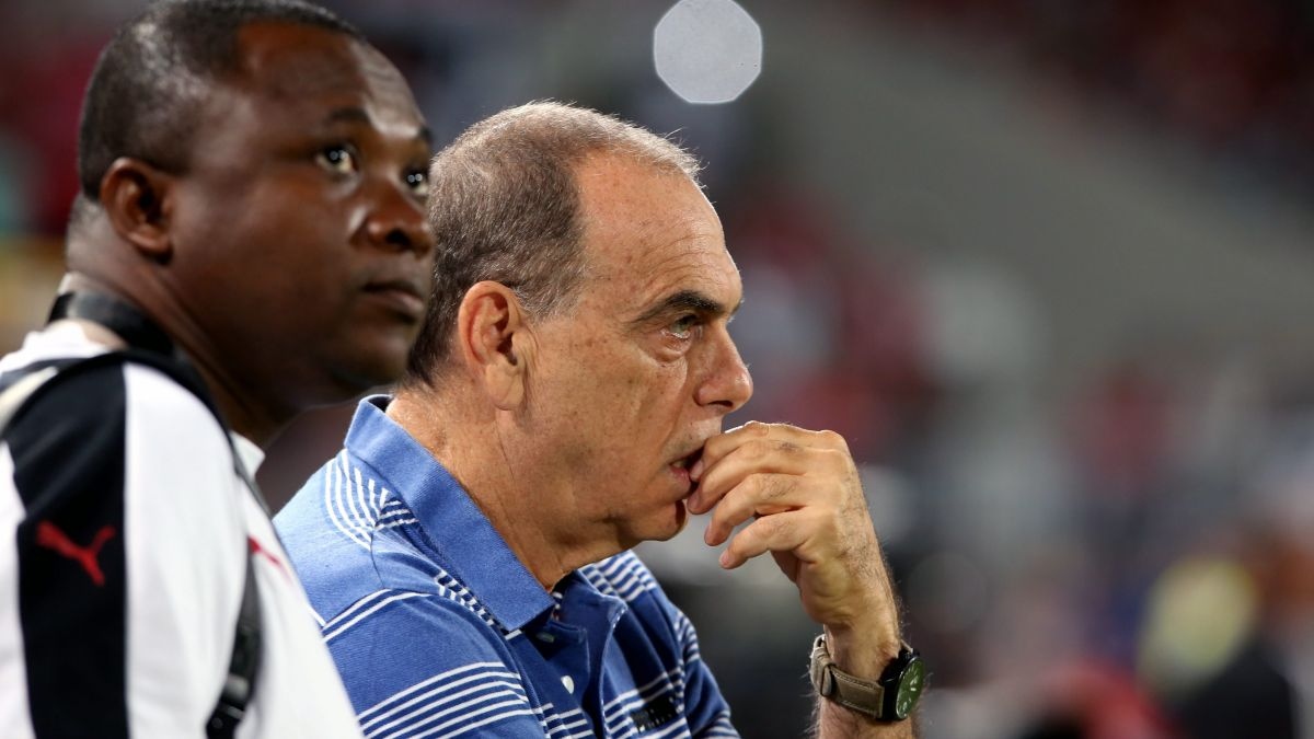 Бившият мениджър на Челси Аврам Грант е поредното голямо име