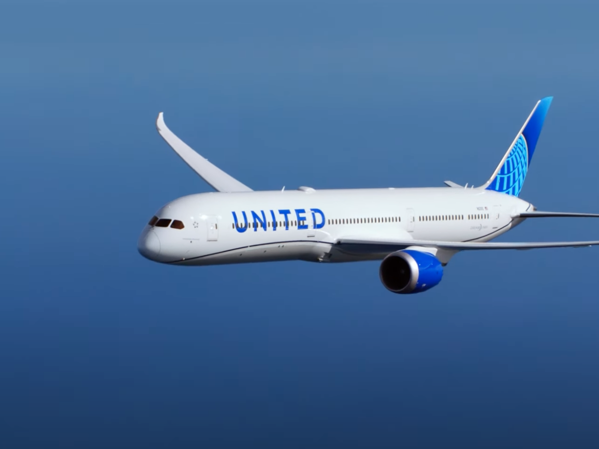 United Airlines е първата от големите американски авиокомпании открила собствен