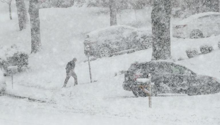 Мощна зимна буря продължава да връхлита САЩ оставяйки повече от
