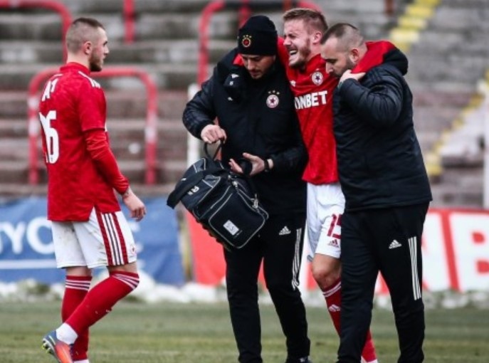 Защитникът на ЦСКА Тибо Вион е с разкъсани връзки на