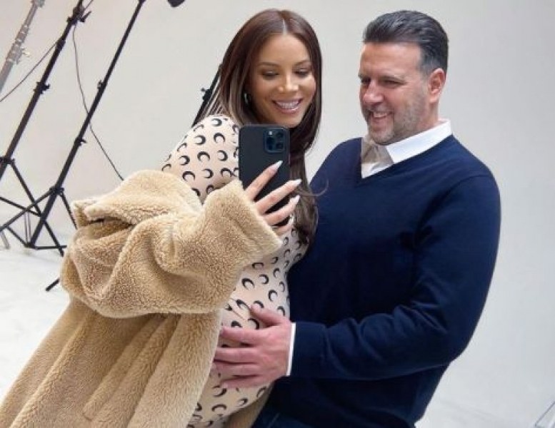 Попфолк певицата Емилия роди втора дъщеричка в столичния Майчин дом От