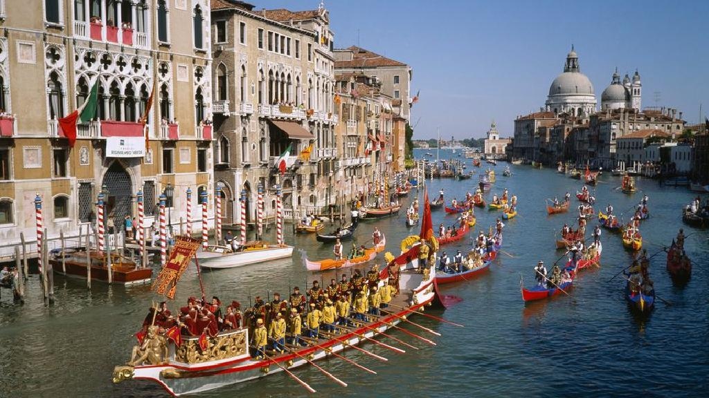 Фестивалът във Венеция започна, съобщи АНСА.
Гостите на града вече могат
