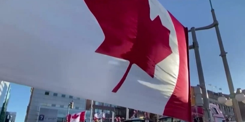 Безпрецедентна стъпка спрямо протеста срещу задължителната ваксинация в Канада Премиерът