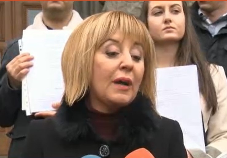 Лидерът на движението Изправи се БГ Мая Манолова остро критикува проектозакона