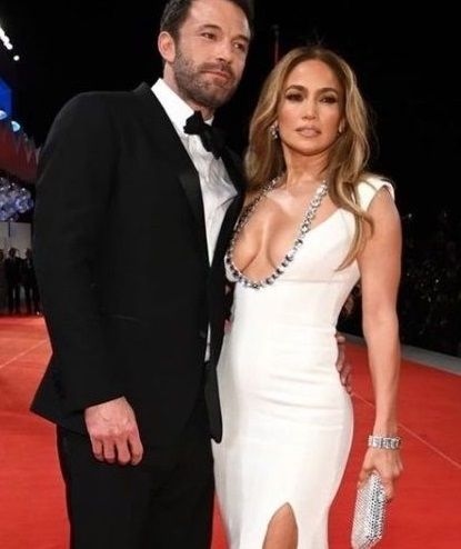 Любовта със сигурност се усеща във въздуха за Дженифър Лопес