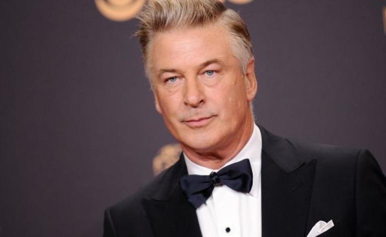 Семейството на оператора Галина Хътчинс застреляна от Алек Болдуин на