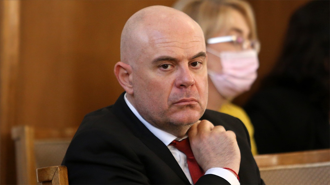 Главният прокурор Иван Гешев предупреди че предложеното между първо и
