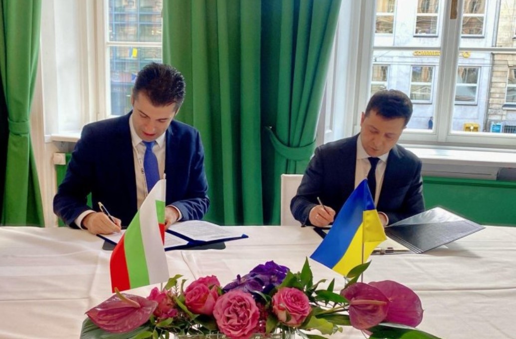 Министър-председателят Кирил Петков и президентът на Украйна Володимир Зеленски подписаха