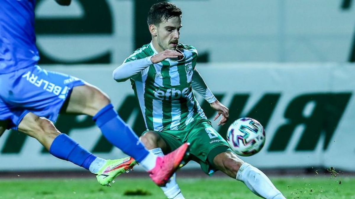 Левски се приближава до привличането на халфа на Берое Илиян