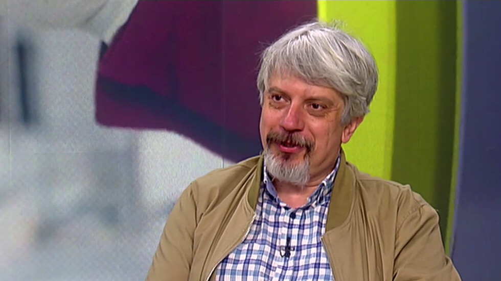 Математикът проф Николай Витанов публикува в профила си във Фейсбук