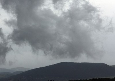 Днес времето ще остане предимно облачно на отделни места със