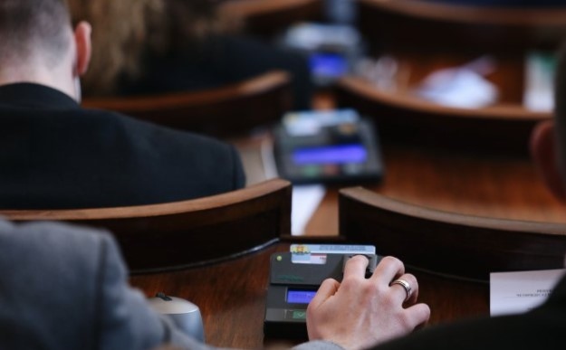 Бюджетната рамка на държавата влиза на второ четене в парламента