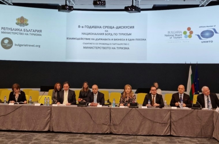 Следим геополитическата обстановка и развитието на ситуацията в региона и