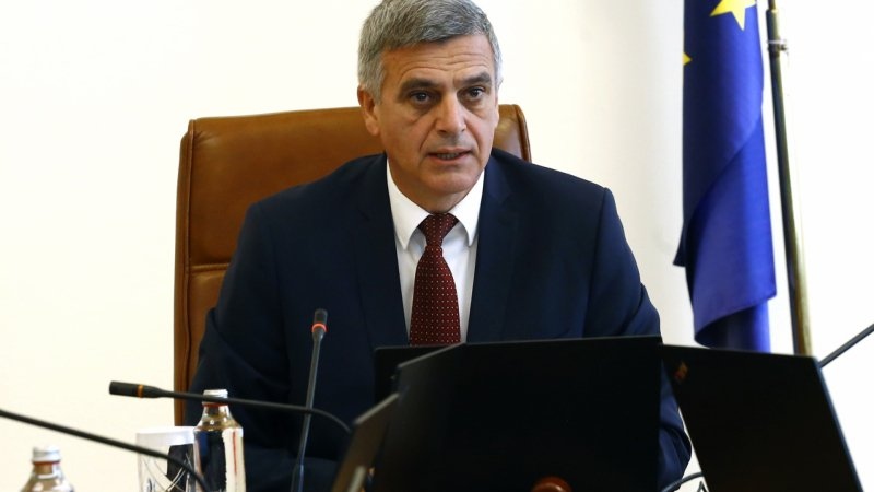 Протест с искането оставката на министъра на отбраната Стефан Янев