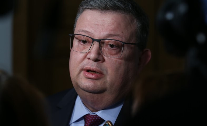 Допускът до класицифицирана информация на председателя на антикорупционната комисия Сотир