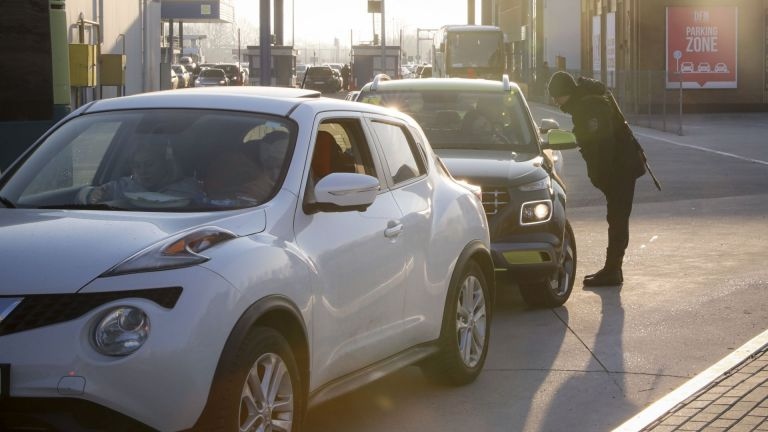 Първите евакуирани българи от Украйна пристигнаха в страната съобщи NOVA