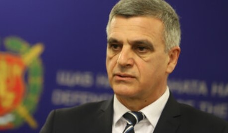 Министърът на отбраната Стефан Янев обяви във Facebook, че няма