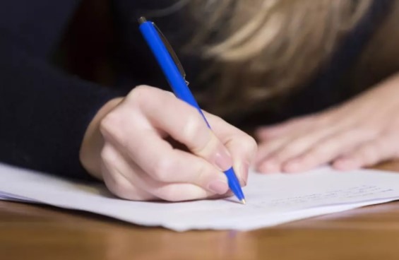 По малко затворени въпроси и повече със свободен отговор ще има