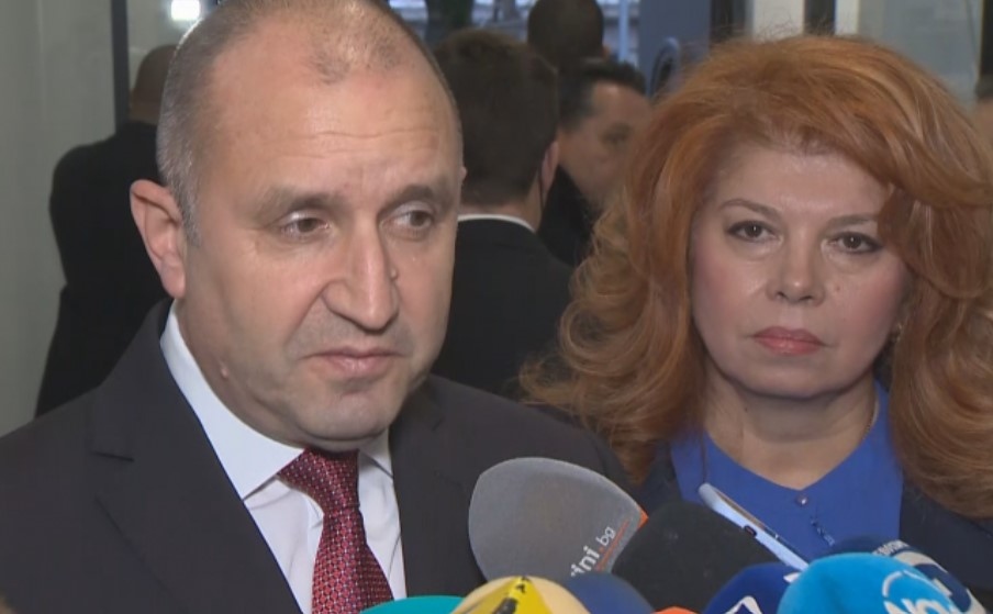 Президентът Румен Радев даде изявление пред медиите и коментира рокадата