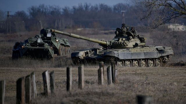 Украинският град Херсон е под контрола на руските войски, въздушен десант над Харков