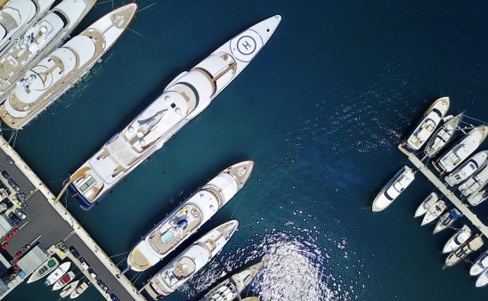 Най малко пет суперяхти собственост на руски милиардери свързани с президента