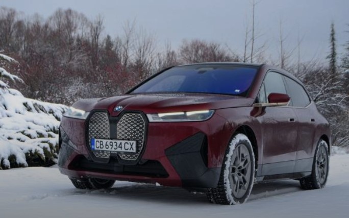 През 2019 година BMW показа концептуалния си кросоувър Vision iNEXT