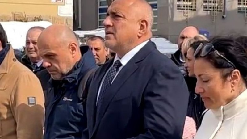 По повод Националния празник и в памет на загиналите за