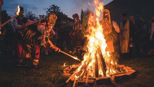 В православната традиция днес е Неделята на взаимното опрощение Тя