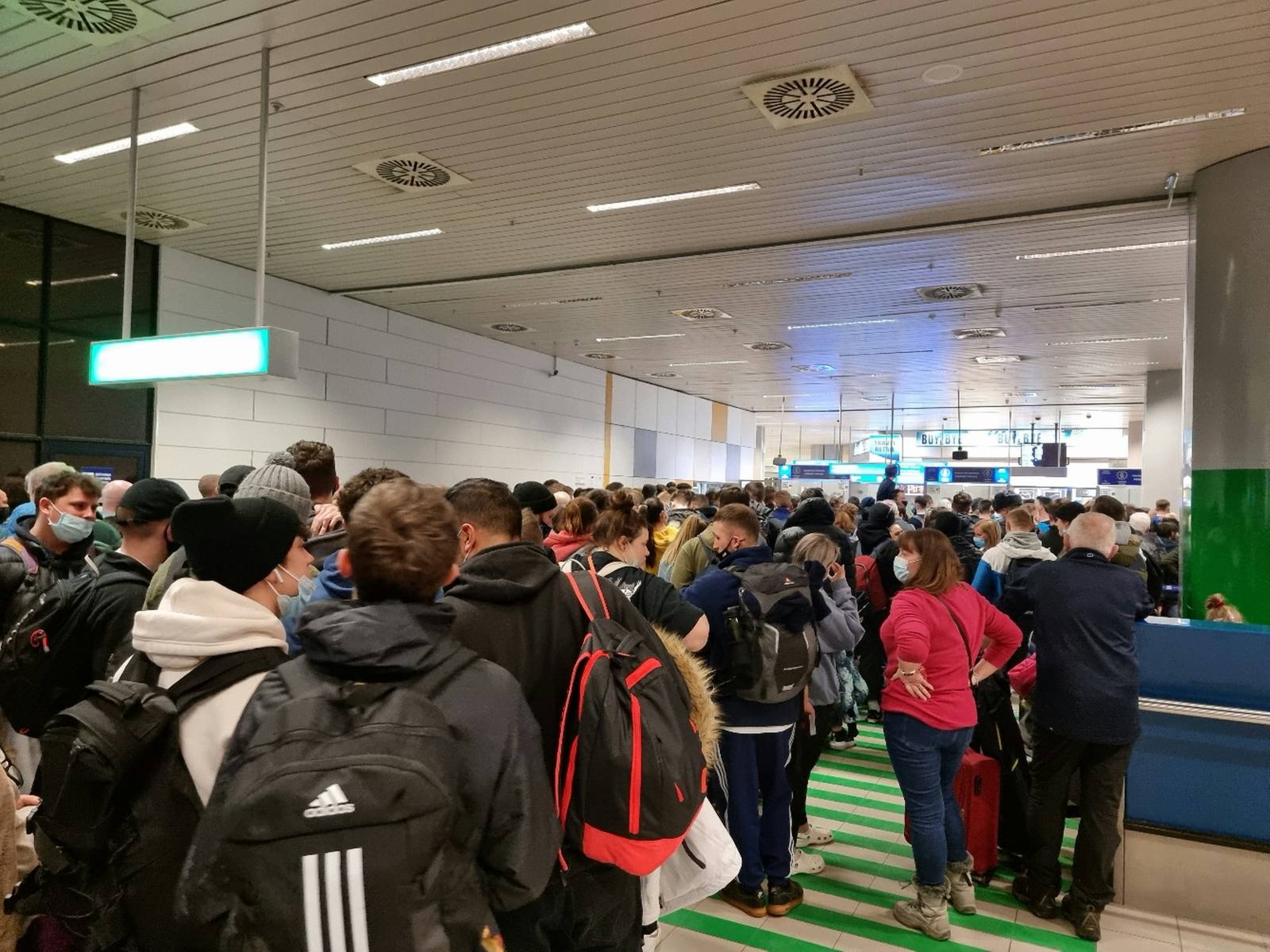 Британските туристи които се завръщат от ски почивка в България