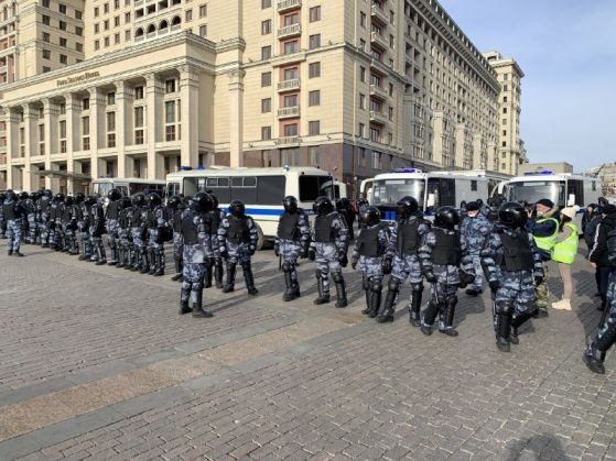 Масови арести белязаха опита да се протестира срещу войната в