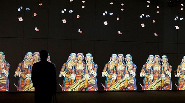 Тази вечер бе открита изложбата на Михаил Вучков Другите българки