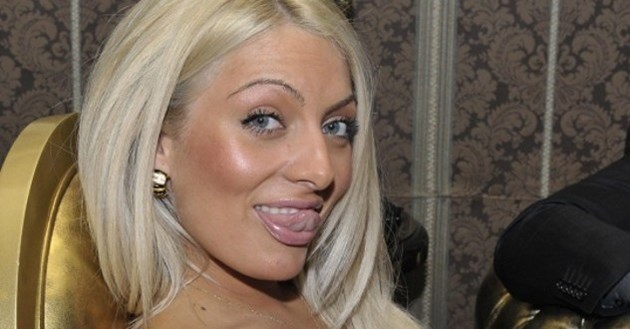 Русата Златка се отдаде на нощен живот след слуховете за