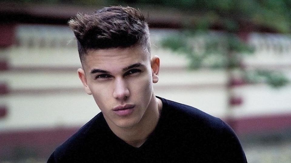 Гаджето на покойния поп фолк изпълнител Денис Теофиков Алекса най накрая